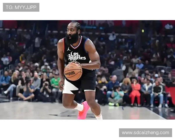 明星球员篮球场外生活揭秘与表现持续受关注