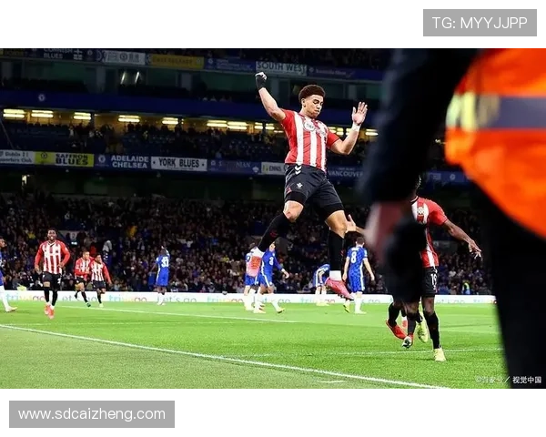 切尔西大规模引援效果引发争议,球队竞争格局与稳定性面临考验 切尔西大规模引援效果引发争议,球队竞争格局与稳定性面临考验