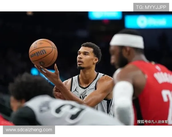 文班亚马高位挡拆拉开空间，胜出传统中锋的外线牵制